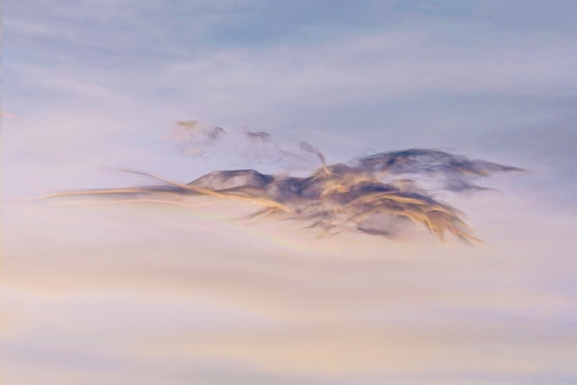 Nuages artistiques sur montagnes Népal – photo créative