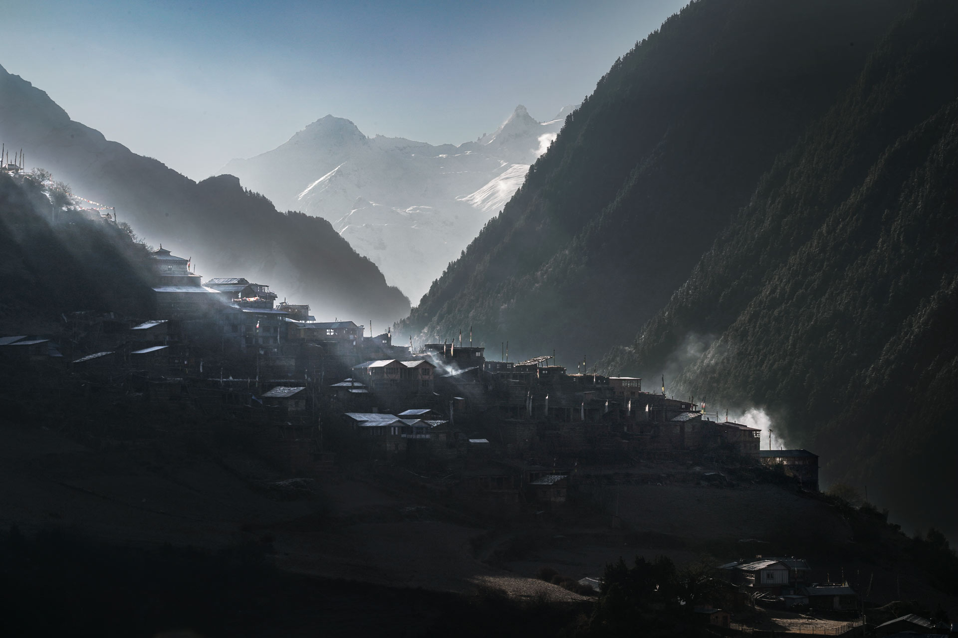 Village au lever du soleil Népal – photo panoramique