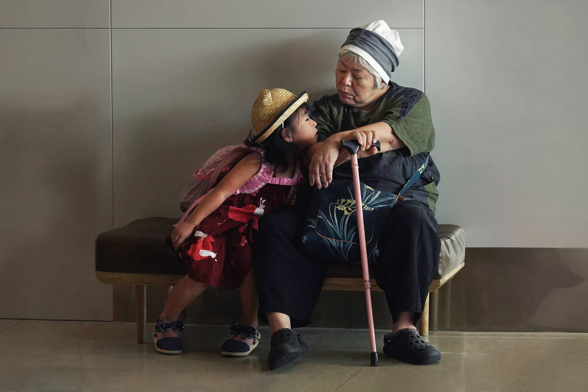 Fillette avec grand-mère Japon – portrait familial
