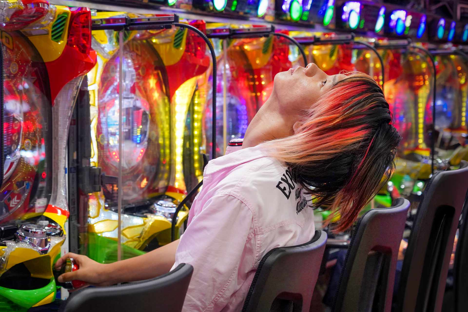 Joueur pachinko Tokyo – photo lifestyle