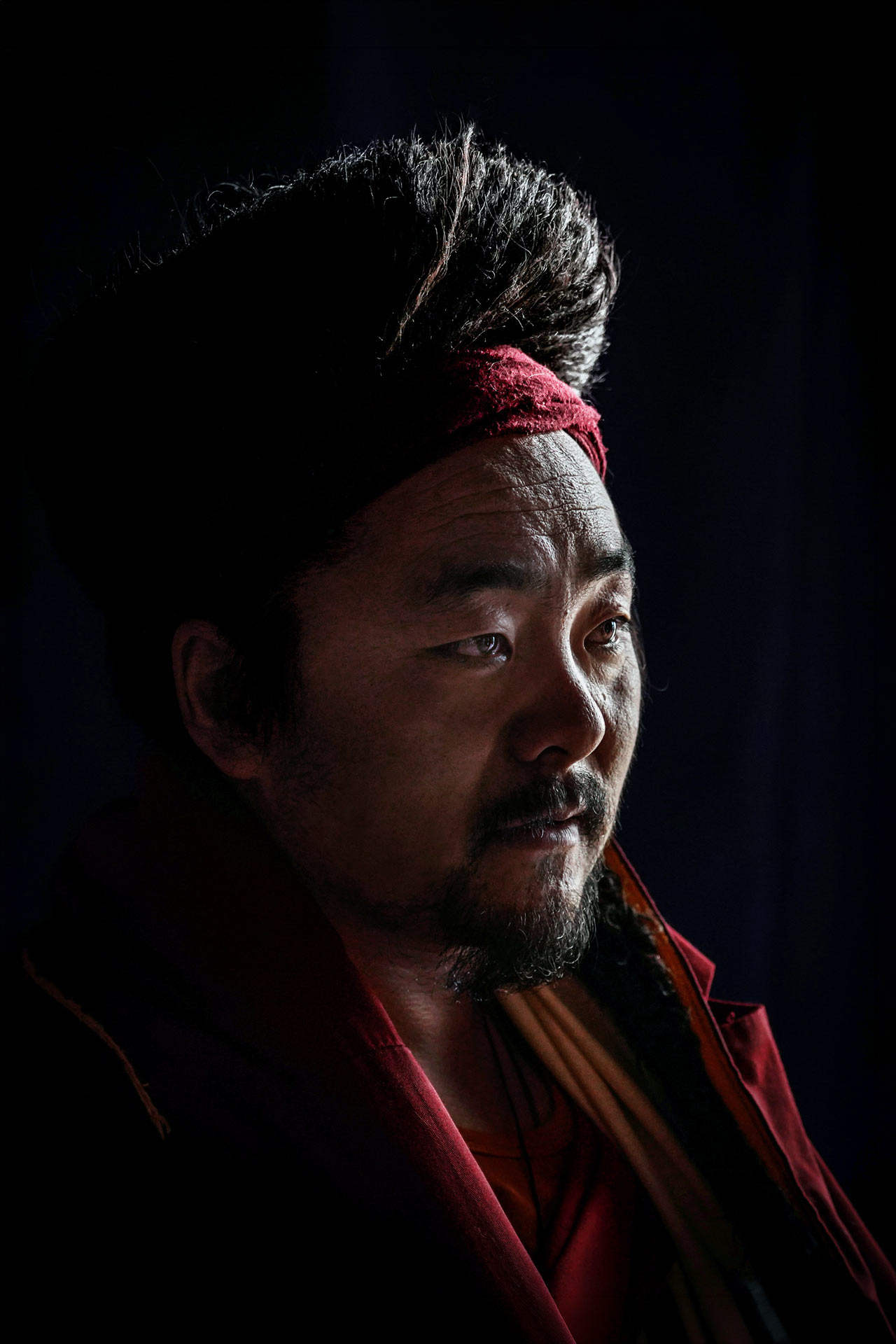 Portrait moine dreadlocks Tibet – photo artistique