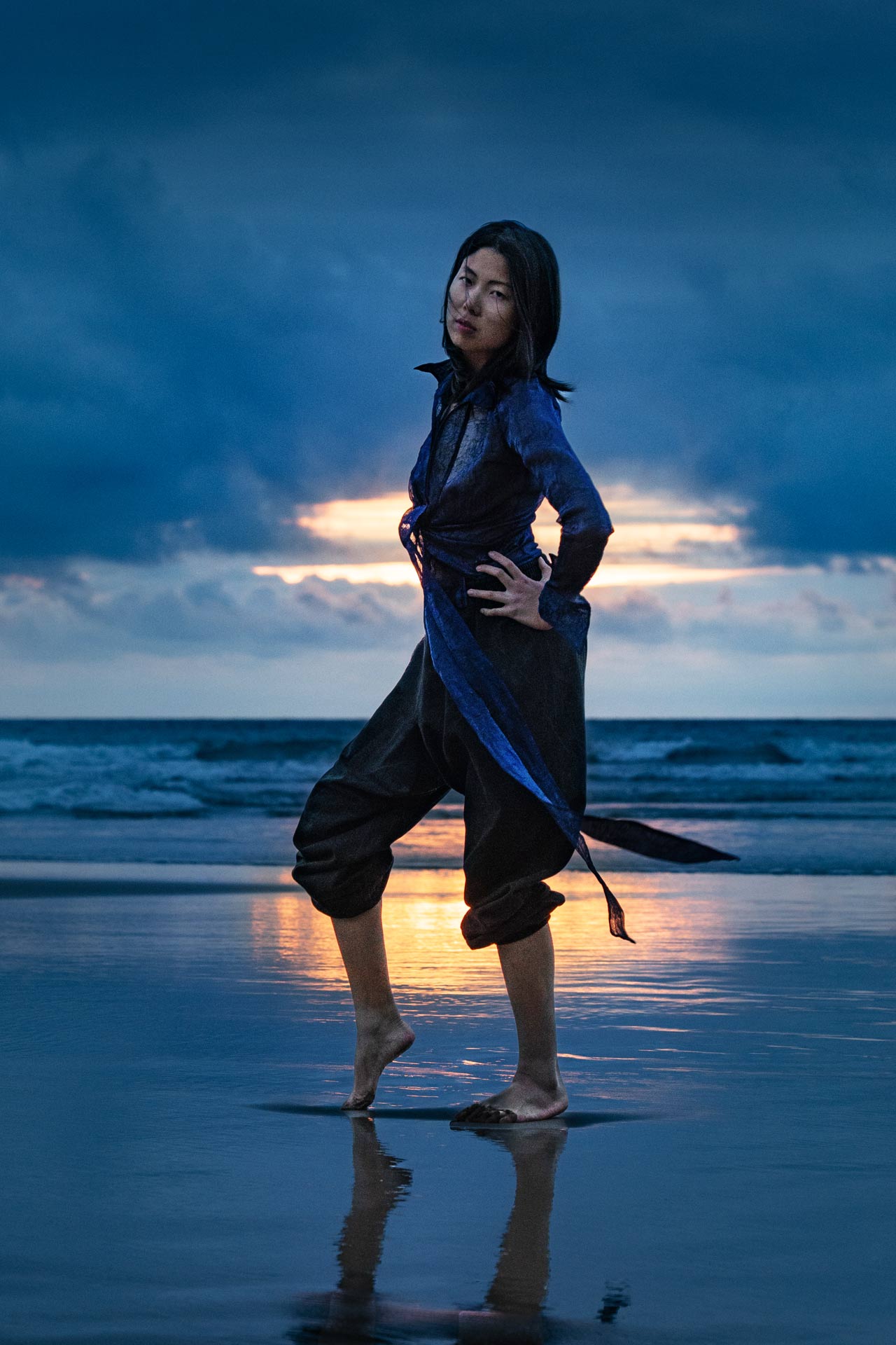 Portrait femme au coucher de soleil Pays Basque – photographie féminine