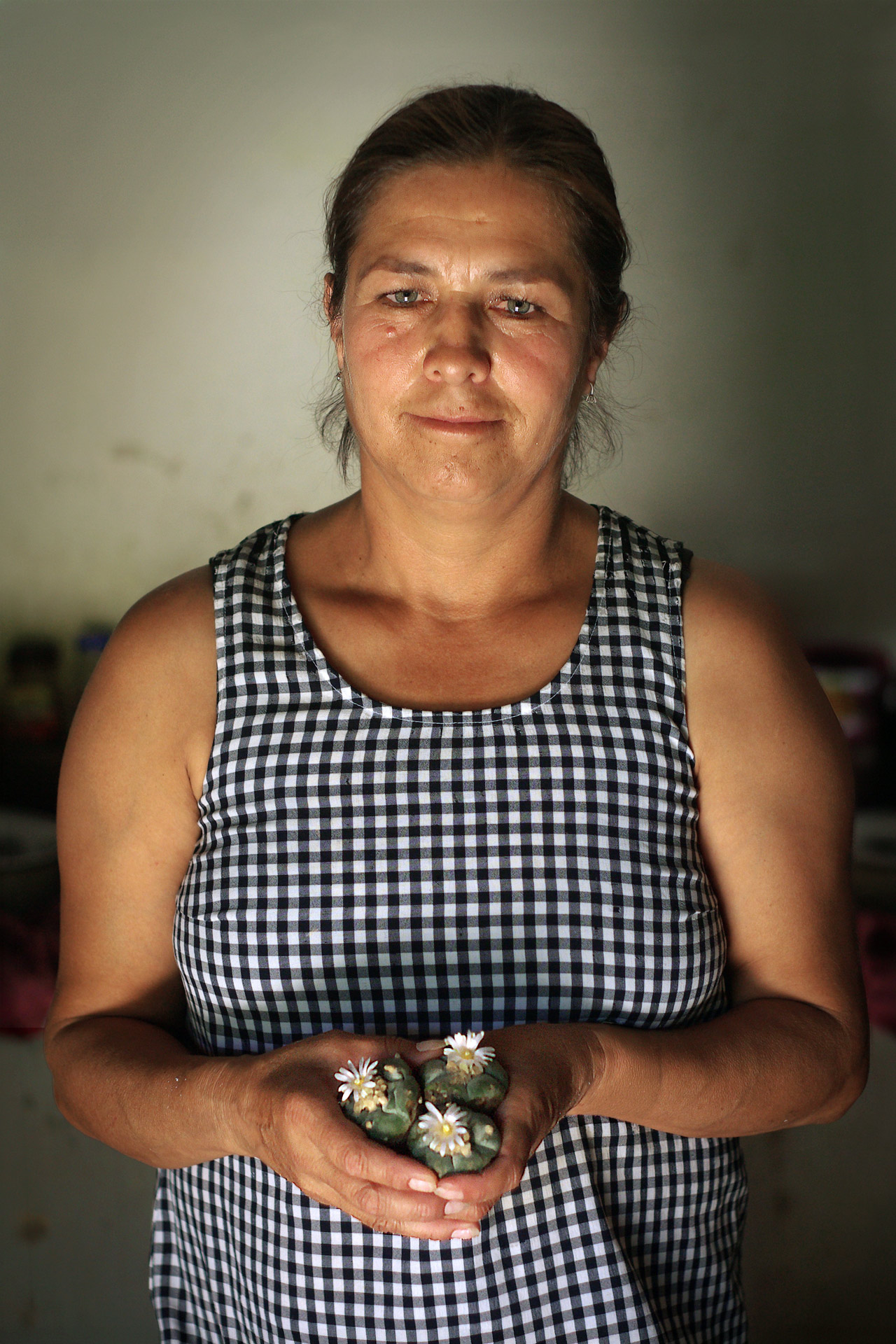 Portrait femme avec peyote en fleur, mexique - photographie d'art